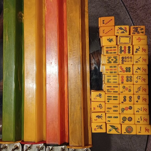 Lot MAH JONGG vintage caramel bakélite avec étui 152 carreaux